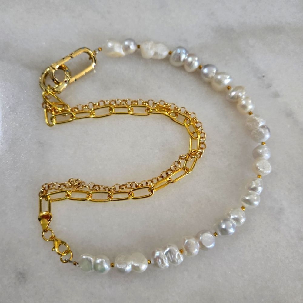 Pearl Chunky necklace with rhinestones